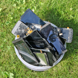 Cell Phone Disposal 101: How To Dispose Of Old Phones Safely And ...